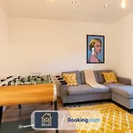Large Modern 6 Bedroom House By Movida Group Short Lets & Serviced With Games Nyaraló