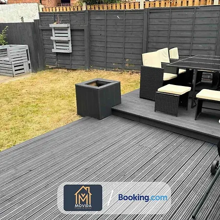 Movida Modern: 6-bedroom House With Games