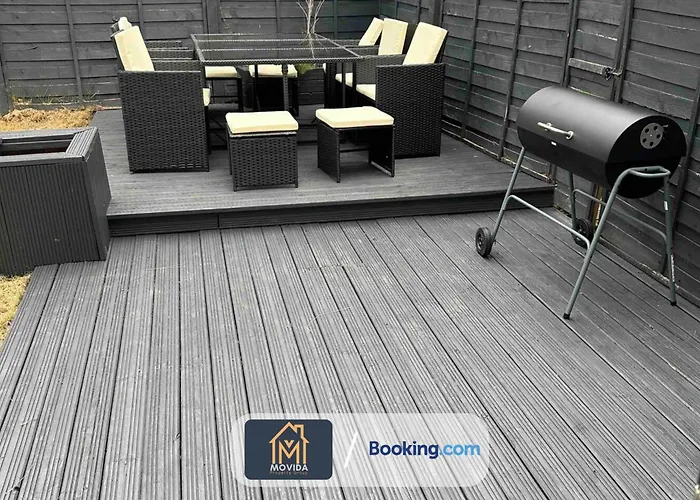 Semesterbostad Large Modern 6 Bedroom House By Movida Group Short Lets & Serviced With Games *