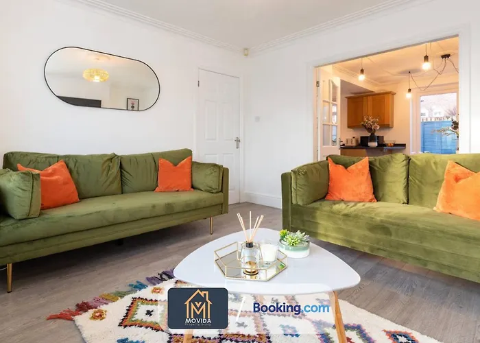 Movida Modern: 6-bedroom House With Games