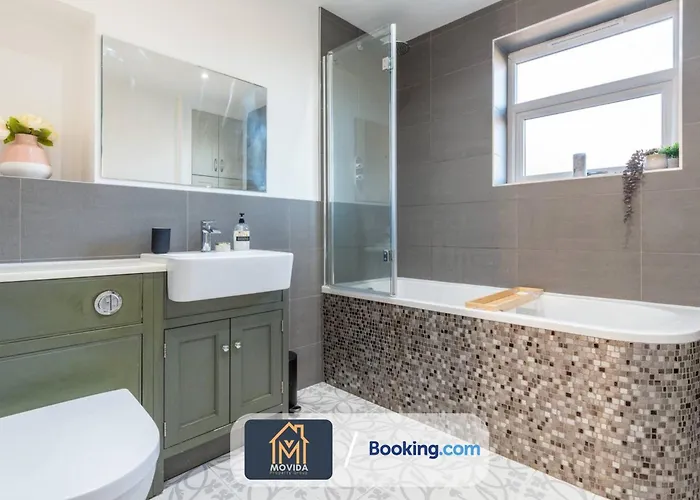 Semesterbostad Large Modern 6 Bedroom House By Movida Group Short Lets & Serviced With Games