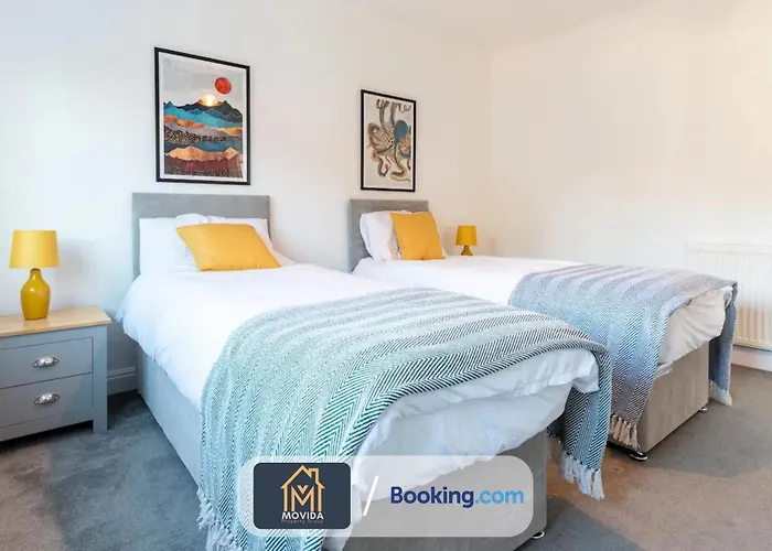 Holiday home Movida Modern: 6-bedroom House With Games *