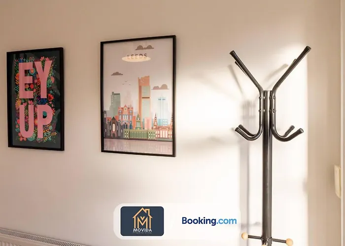 Movida Modern: 6-bedroom House With Games * Leeds (West Yorkshire)