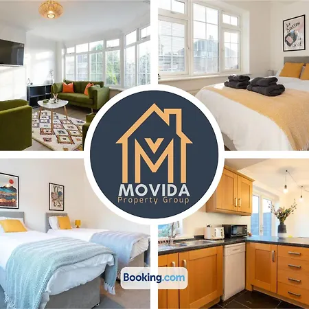 Holiday home Movida Modern: 6-bedroom House With Games *