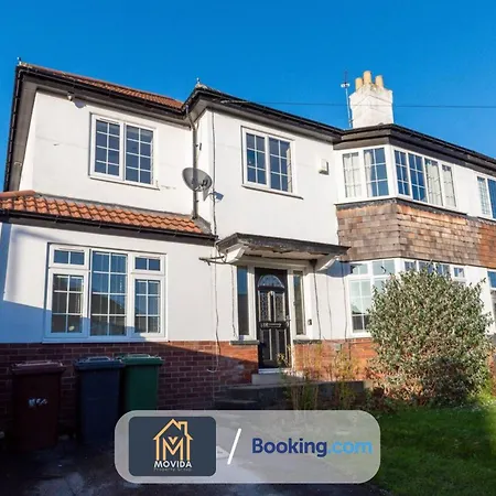 Holiday home Movida Modern: 6-bedroom House With Games Leeds (West Yorkshire)
