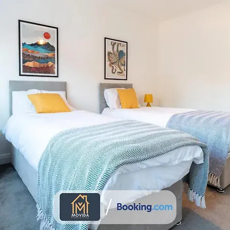 Holiday home Movida Modern: 6-bedroom House With Games *