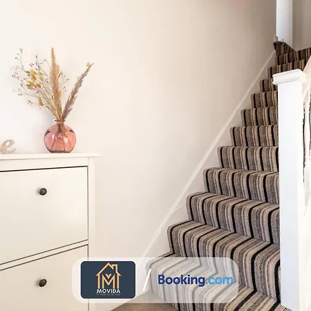 Holiday home Movida Modern: 6-bedroom House With Games *