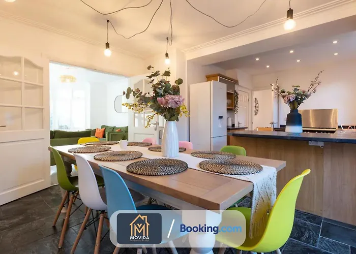 Large Modern 6 Bedroom House By Movida Group Short Lets & Serviced With Games Casa vacanze *