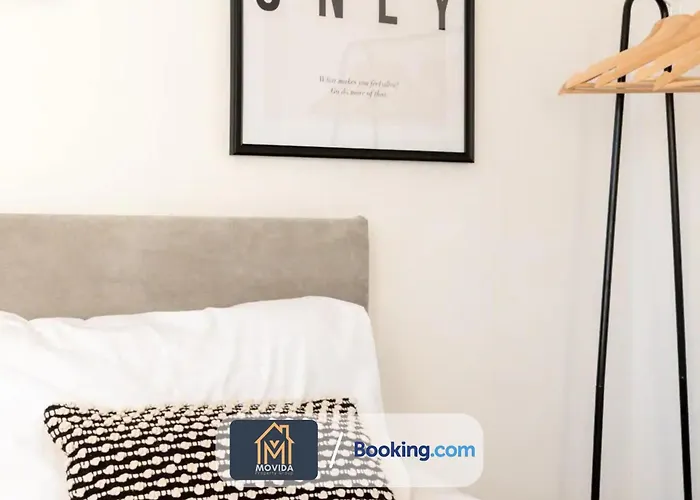 Large Modern 6 Bedroom House By Movida Group Short Lets & Serviced With Games Casa vacanze Leeds (West Yorkshire)